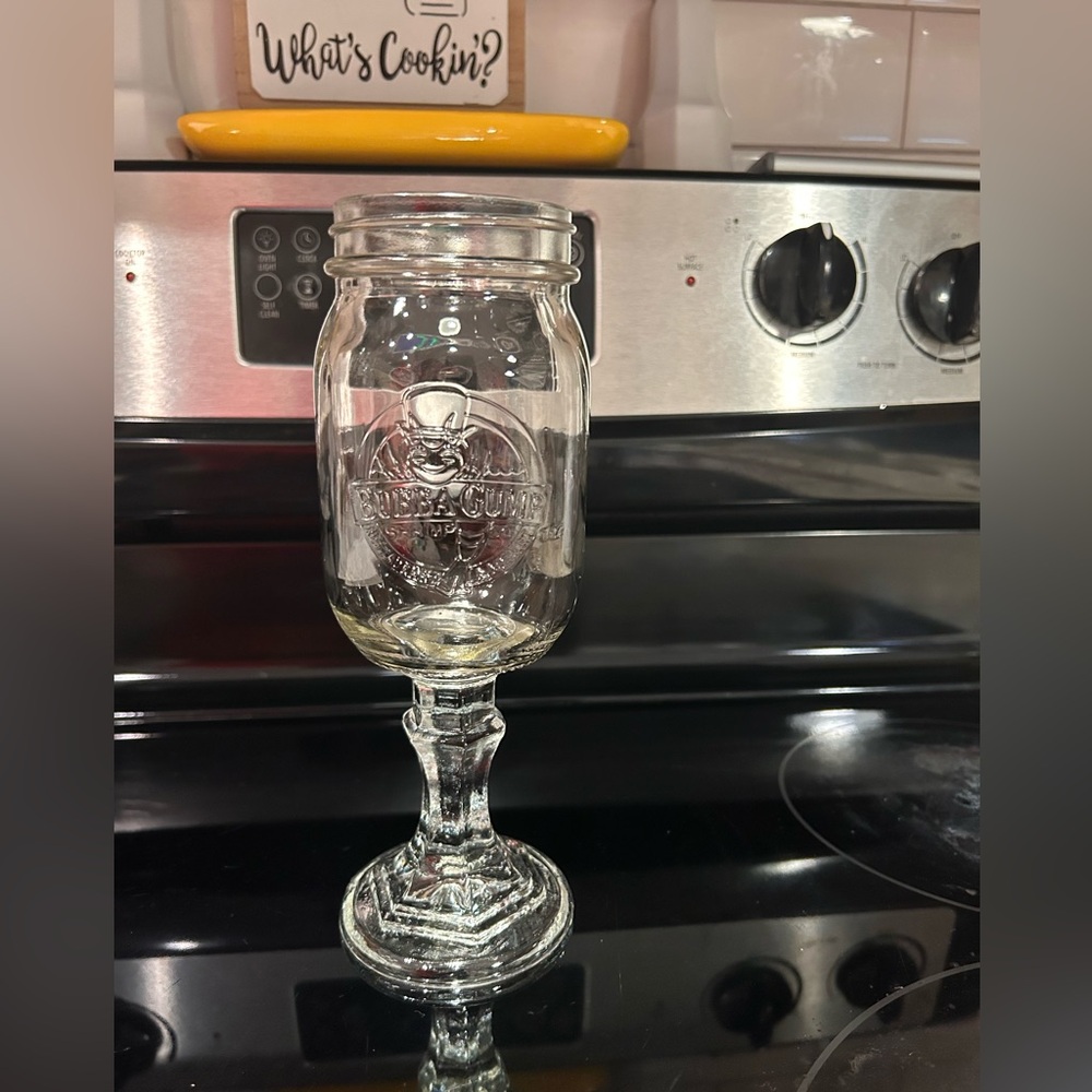 BUBBA GUMP SHRIMP COMPANY WINE GLASS